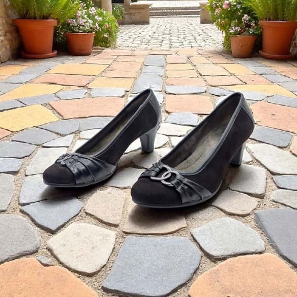AEROSOLES Black Sz 8.5 Heelrest Heels with Decorative Buckle - Picture 1 of 9